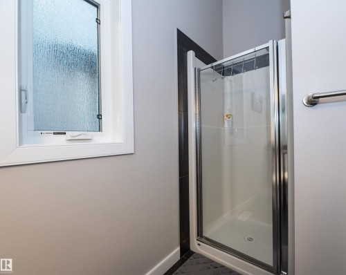 16728 60 Street, Edmonton, AB - Indoor Photo Showing Bathroom