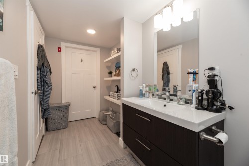 16728 60 Street, Edmonton, AB - Indoor Photo Showing Bathroom