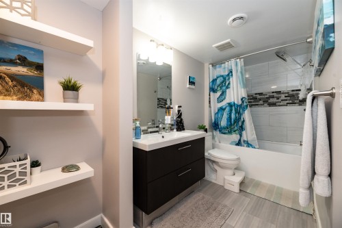 16728 60 Street, Edmonton, AB - Indoor Photo Showing Bathroom