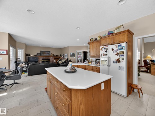 403 Twin Brooks Crescent, Edmonton, AB - Indoor Photo Showing Kitchen