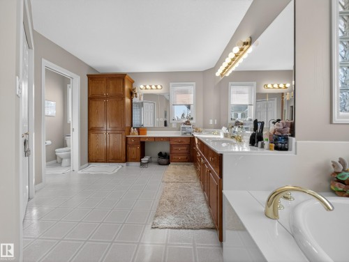 403 Twin Brooks Crescent, Edmonton, AB - Indoor Photo Showing Bathroom
