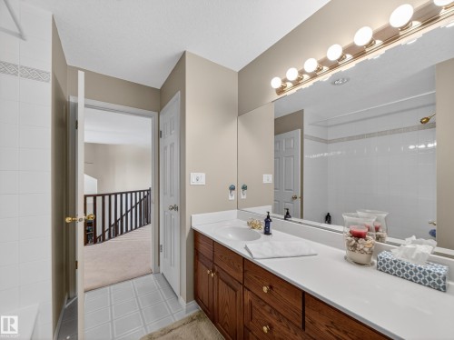 403 Twin Brooks Crescent, Edmonton, AB - Indoor Photo Showing Bathroom
