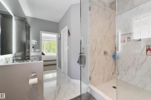 14 Prestige Point(E), Edmonton, AB - Indoor Photo Showing Bathroom