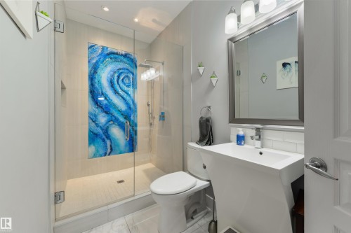 14 Prestige Point(E), Edmonton, AB - Indoor Photo Showing Bathroom
