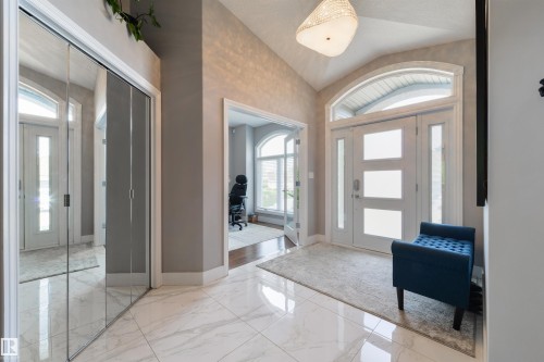 14 Prestige Point(E), Edmonton, AB - Indoor Photo Showing Other Room