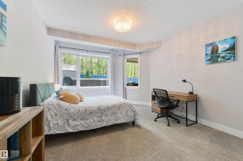 14 Prestige Point(E), Edmonton, AB - Indoor Photo Showing Bedroom