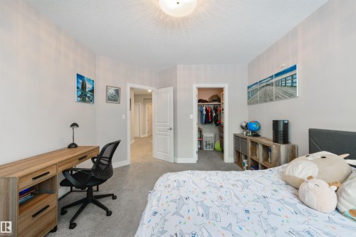 14 Prestige Point(E), Edmonton, AB - Indoor Photo Showing Bedroom