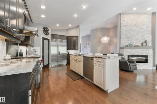 14 Prestige Point(E), Edmonton, AB - Indoor Photo Showing Kitchen With Upgraded Kitchen