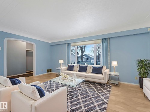 5020 48 Avenue, Leduc, AB - Indoor Photo Showing Living Room