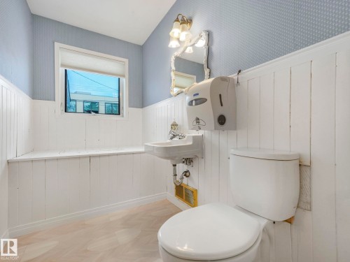 5020 48 Avenue, Leduc, AB - Indoor Photo Showing Bathroom