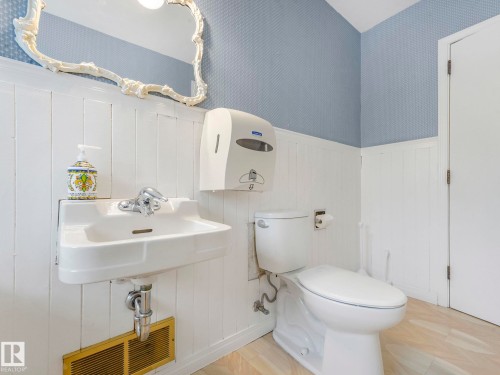 5020 48 Avenue, Leduc, AB - Indoor Photo Showing Bathroom