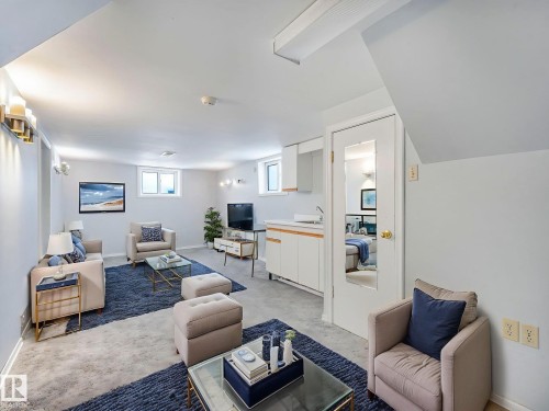 5020 48 Avenue, Leduc, AB - Indoor Photo Showing Living Room