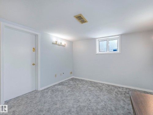 5020 48 Avenue, Leduc, AB - Indoor Photo Showing Other Room