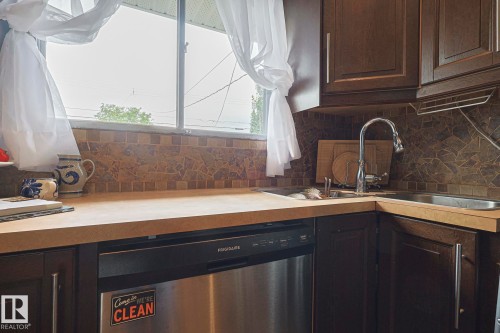 10319 45 Street, Edmonton, AB - Indoor Photo Showing Kitchen