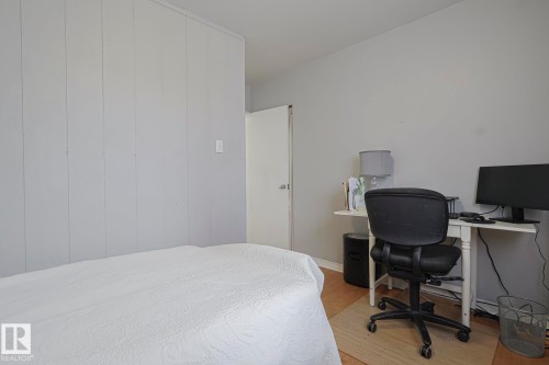 10319 45 Street, Edmonton, AB - Indoor