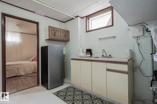 10319 45 Street, Edmonton, AB - Indoor Photo Showing Other Room