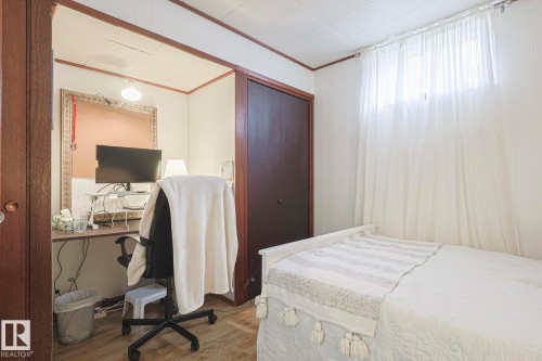 10319 45 Street, Edmonton, AB - Indoor Photo Showing Bedroom