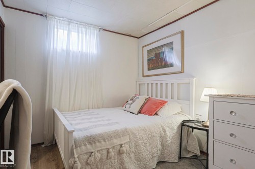 10319 45 Street, Edmonton, AB - Indoor Photo Showing Bedroom