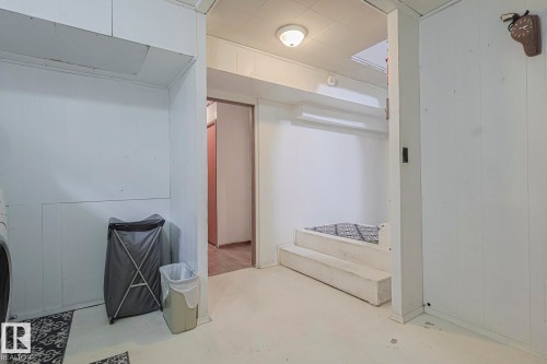 10319 45 Street, Edmonton, AB - Indoor