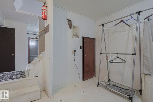 10319 45 Street, Edmonton, AB - Indoor