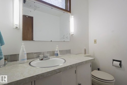 10319 45 Street, Edmonton, AB - Indoor Photo Showing Bathroom