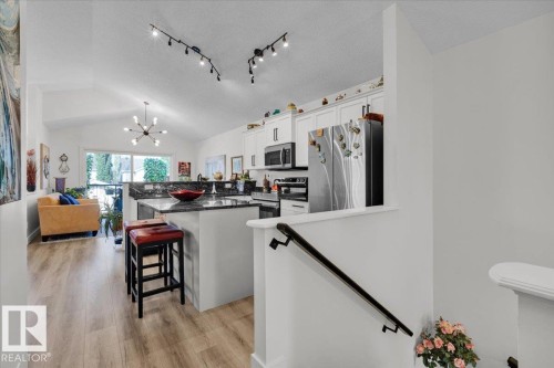 7608 15 Avenue, Edmonton, AB - Indoor Photo Showing Kitchen