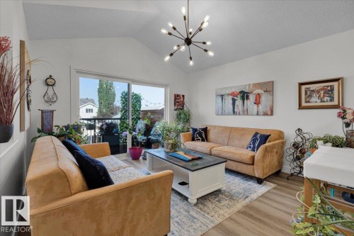 7608 15 Avenue, Edmonton, AB - Indoor Photo Showing Living Room