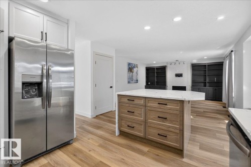 11 Edward Pl, St. Albert, AB - Indoor Photo Showing Kitchen With Upgraded Kitchen