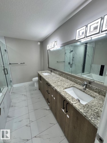 8729 Mayday Lane, Edmonton, AB - Indoor Photo Showing Bathroom