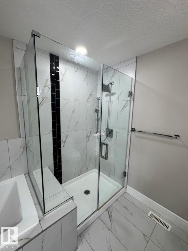8729 Mayday Lane, Edmonton, AB - Indoor Photo Showing Bathroom