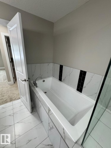8729 Mayday Lane, Edmonton, AB - Indoor Photo Showing Bathroom