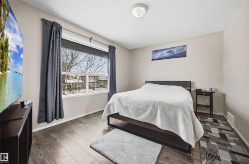 2103 36 Avenue Nw, Edmonton, AB - Indoor Photo Showing Bedroom