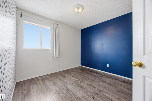 2103 36 Avenue Nw, Edmonton, AB - Indoor Photo Showing Other Room