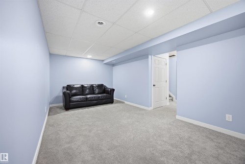 2103 36 Avenue Nw, Edmonton, AB - Indoor