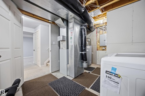 2103 36 Avenue Nw, Edmonton, AB - Indoor