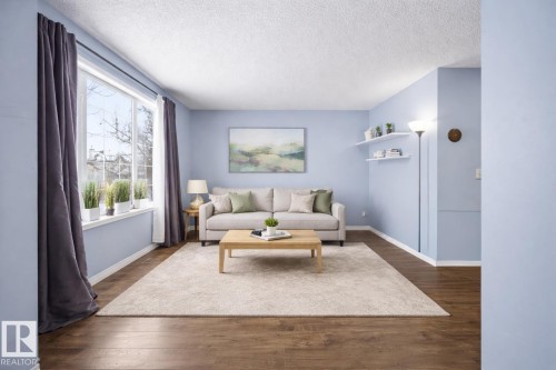2103 36 Avenue Nw, Edmonton, AB - Indoor Photo Showing Living Room