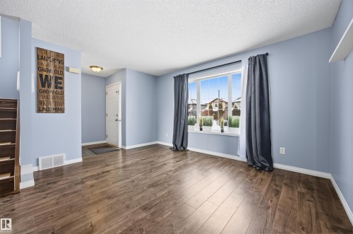 2103 36 Avenue Nw, Edmonton, AB - Indoor