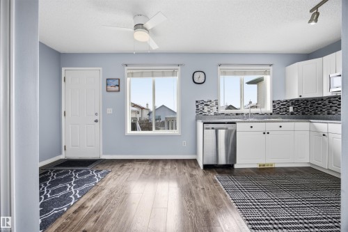 2103 36 Avenue Nw, Edmonton, AB - Indoor Photo Showing Kitchen