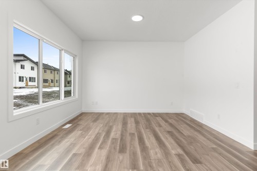 932 18 Avenue, Edmonton, AB - Indoor Photo Showing Other Room