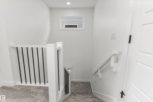 932 18 Avenue, Edmonton, AB - Indoor Photo Showing Other Room