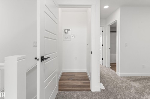 932 18 Avenue, Edmonton, AB - Indoor Photo Showing Other Room