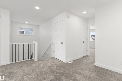 932 18 Avenue, Edmonton, AB - Indoor Photo Showing Other Room