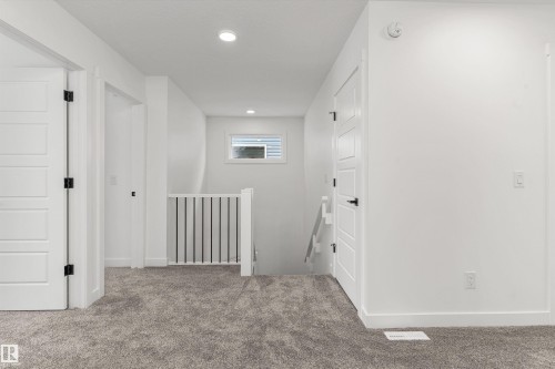 932 18 Avenue, Edmonton, AB - Indoor Photo Showing Other Room