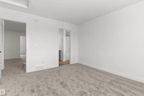 932 18 Avenue, Edmonton, AB - Indoor Photo Showing Other Room