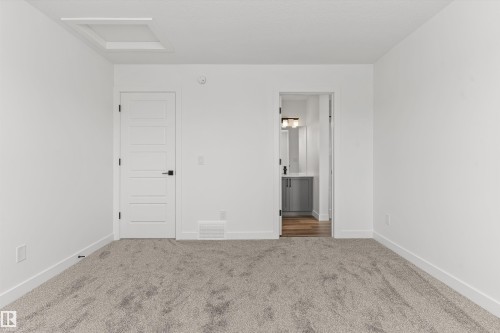 932 18 Avenue, Edmonton, AB - Indoor Photo Showing Other Room