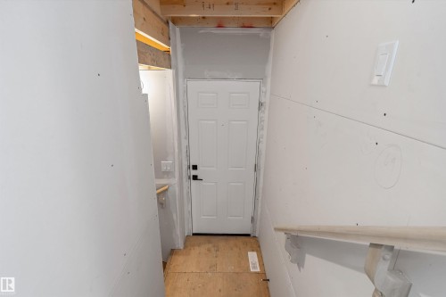 932 18 Avenue, Edmonton, AB - Indoor Photo Showing Other Room