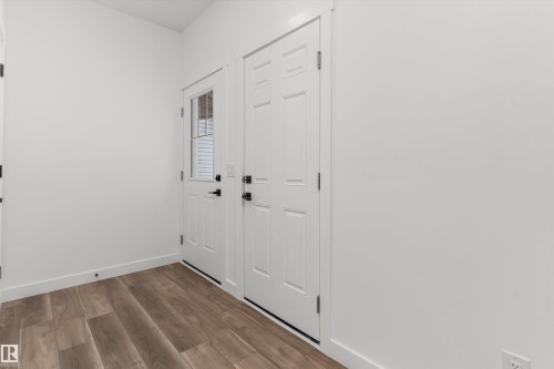 932 18 Avenue, Edmonton, AB - Indoor Photo Showing Other Room