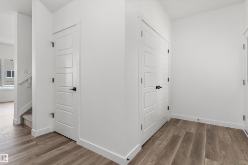 932 18 Avenue, Edmonton, AB - Indoor Photo Showing Other Room