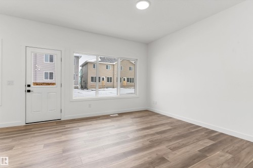 932 18 Avenue, Edmonton, AB - Indoor Photo Showing Other Room