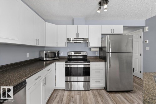 6828 159A Avenue, Edmonton, AB - Indoor Photo Showing Kitchen
